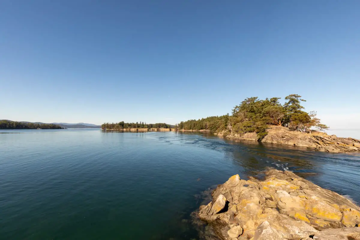 The narrow channel called Boat Passage that separates Saturna and Samuel Islands