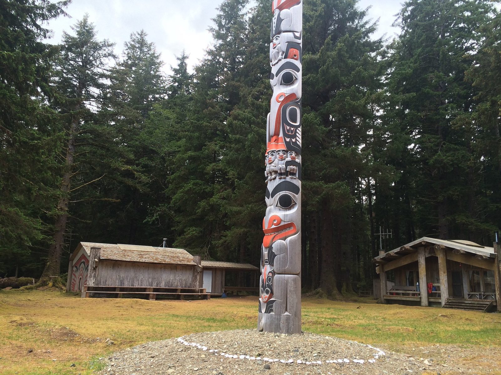 The Legacy Pole at Hlk'yah G̱awG̱a (Windy Bay) in Gwaii Haanas - Photo: Christine Rondeau (CC)