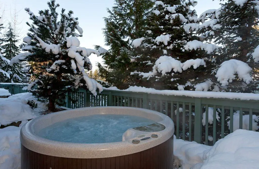 Hot tub at the Mountain Modern Condo at Arrowhead Point in the winter