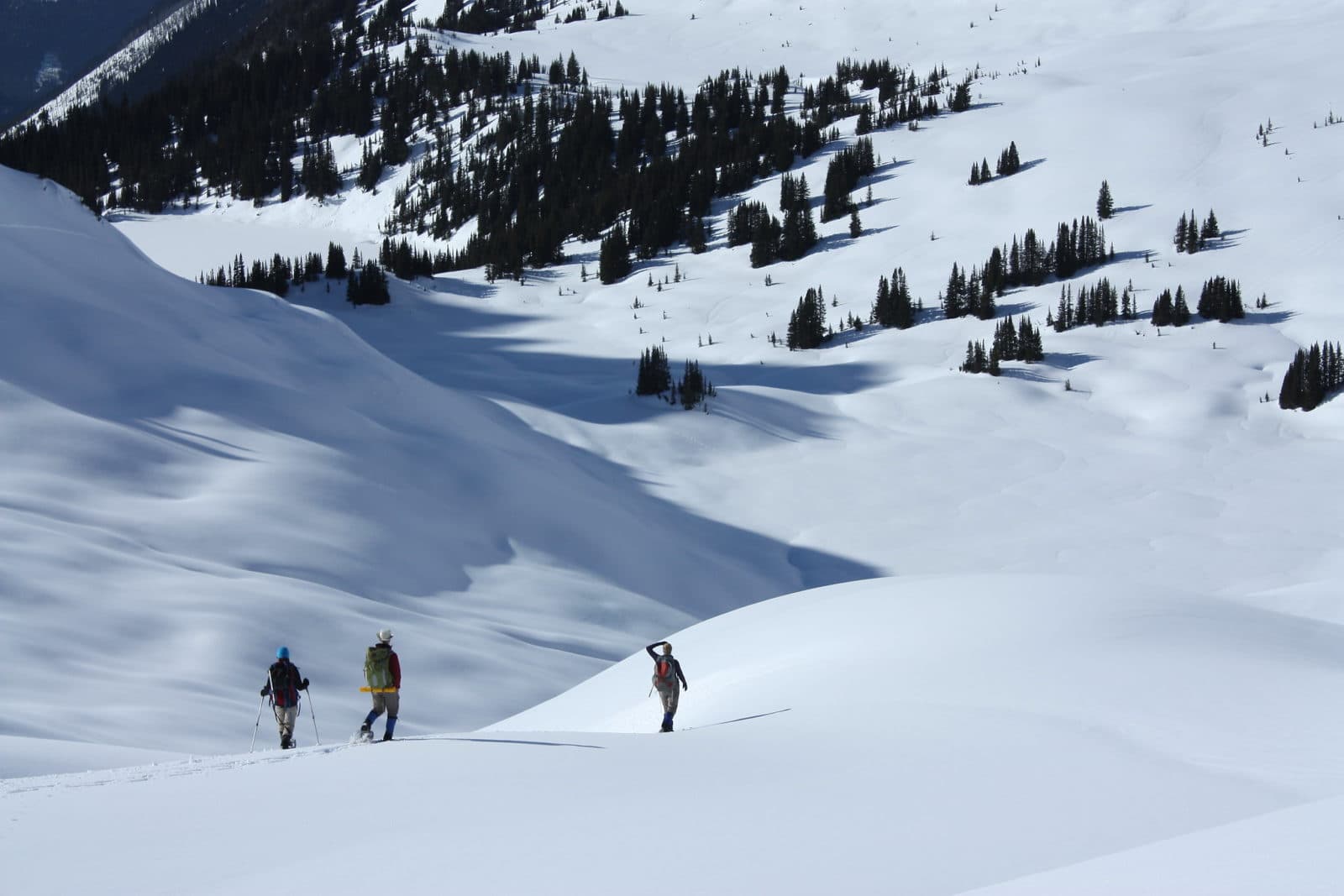 Silent Hub peak snowshoeing - Photo: Tim Gage (CC)