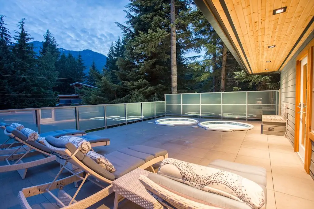 Alta Lake Chalet's two hot tubs and lounge chairs, on their spacious patio
