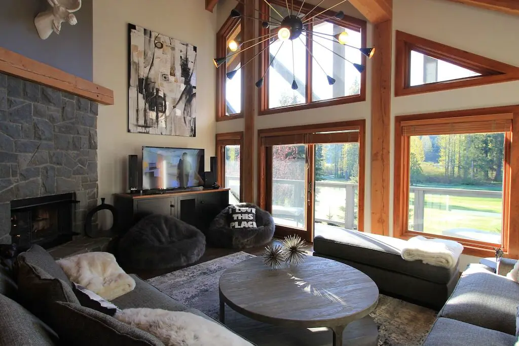 The living room in the Northwood Chalet Whistler