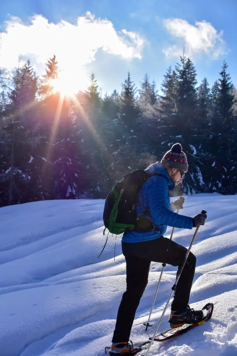 Your arm should be at a 90 degree angle while using snowshoe poles - Photo: Sandra Grünewald