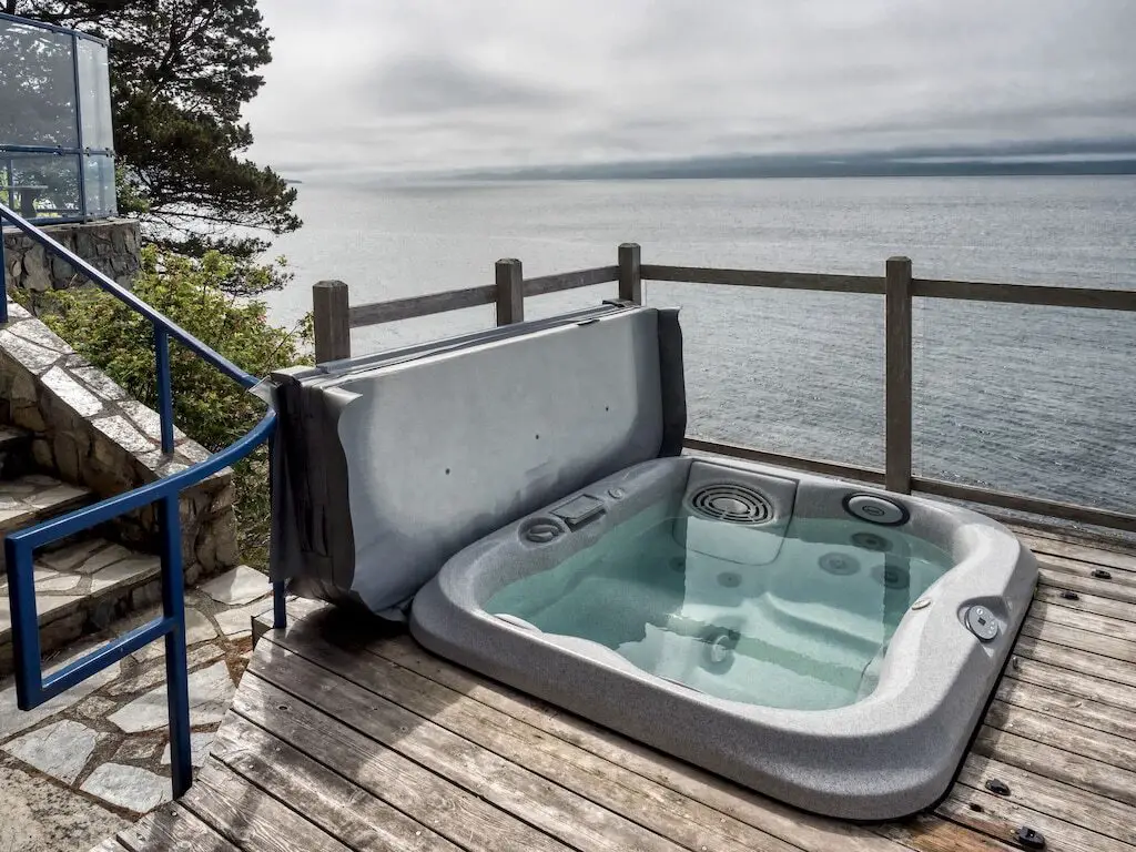 The oceanfront hot tub at the Surfside Cottage in Sooke, BC