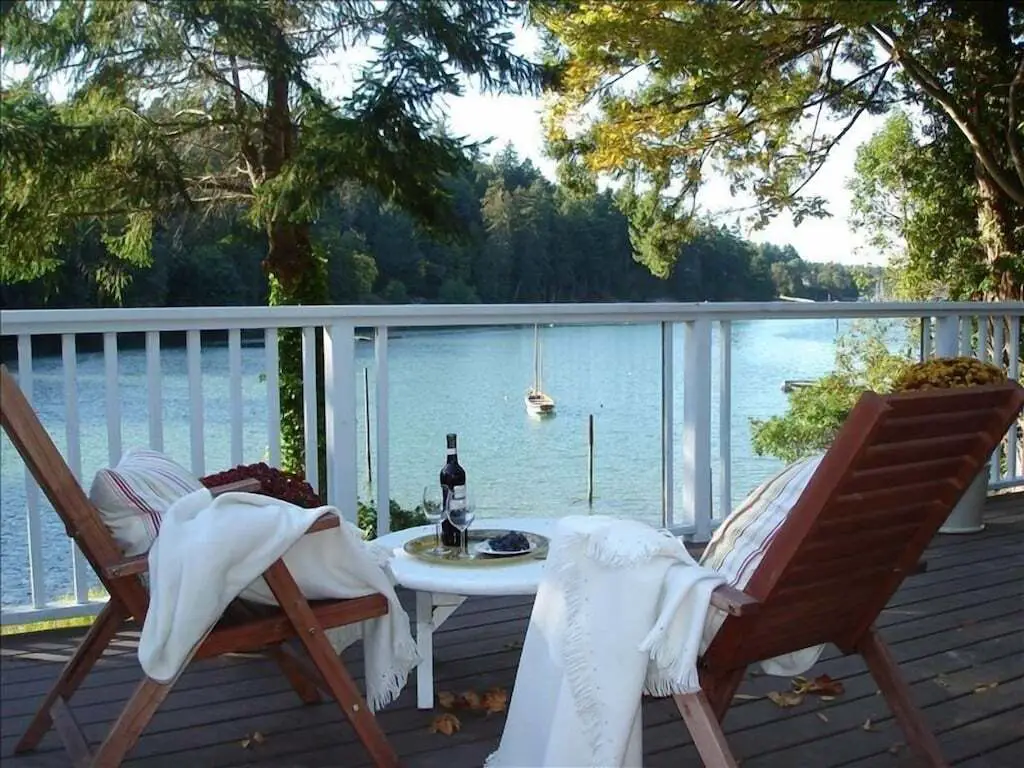 Photo: Waterfront Staycation via VRBO.com